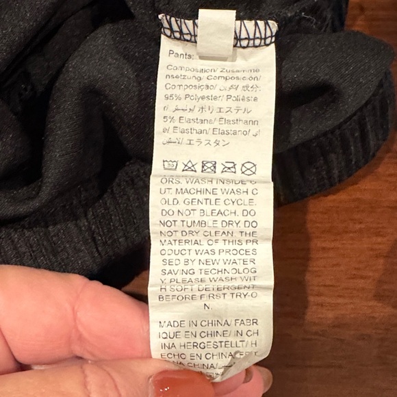 Woman's Black Lace Trim Ribbed Sleepwear Set. Size M - Picture 6 of 6